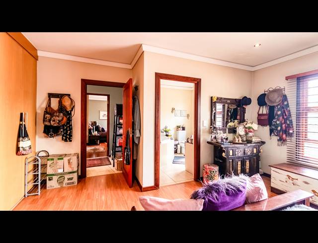 2 BEDROOM TOWNHOUSE FOR SALE IN BEDFORDVIEW